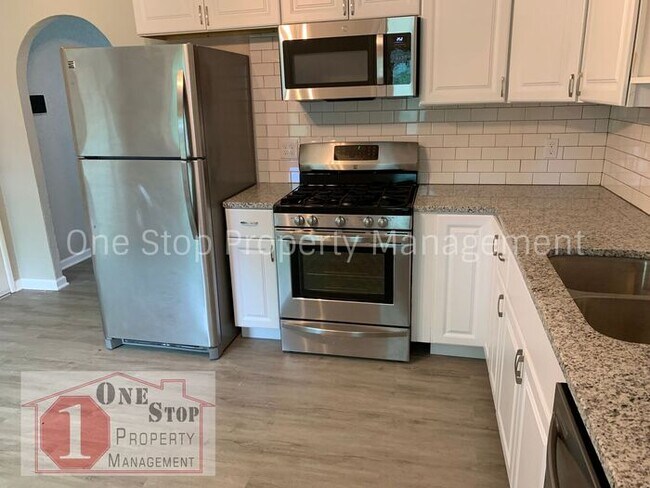 Building Photo - Beautiful 3 Bedroom 1 Bathroom Ranch Home ...