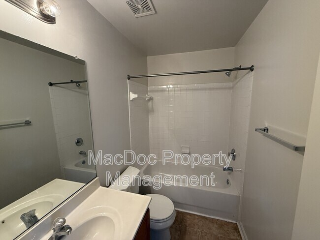 Building Photo - 4249 Normandy Ct