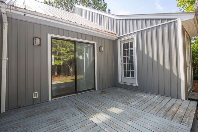 Building Photo - "Charming 3-Bedroom Retreat with Granite Touches and Cozy Fireplace on Winchester Rd!"