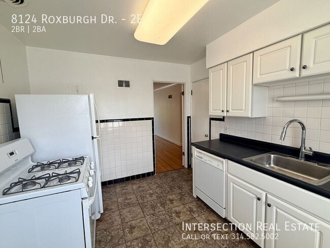 Building Photo - 8124 Roxburgh Dr