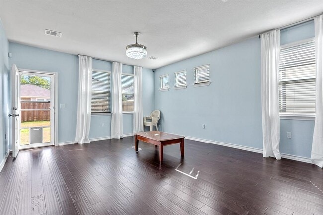 Building Photo - 12104 Cimaizon Dr