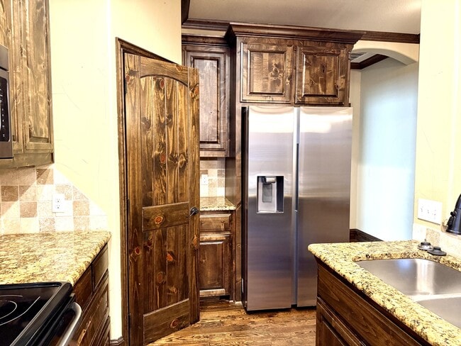 Building Photo - 414 Hidden Path