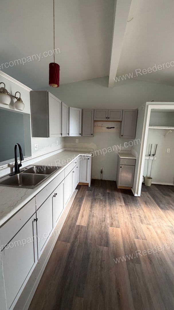 Building Photo - Newly updated 3 bedroom house