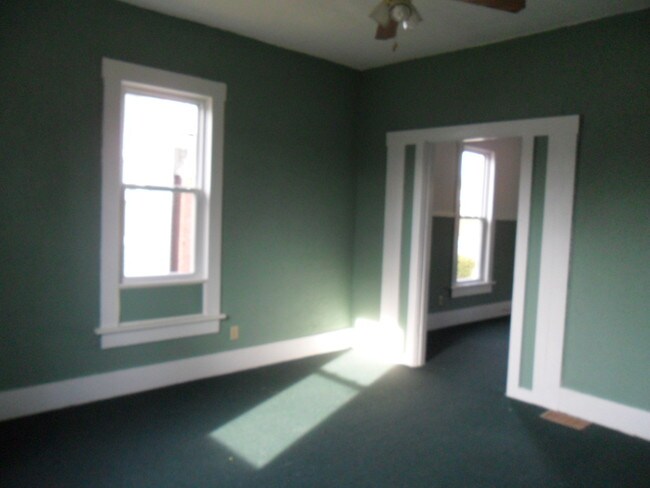 dining area - 807 S 17th St