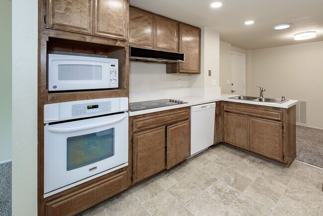 Building Photo - Spacious SDSU Townhome For Rent!
