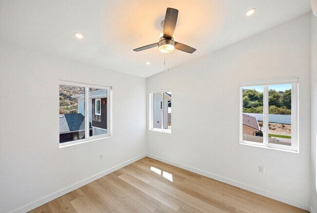Building Photo - 9094 Los Coches Rd