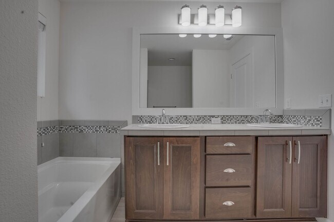 Building Photo - 3 Bed/ 2.5 Bath, Two-Story Home in North C...