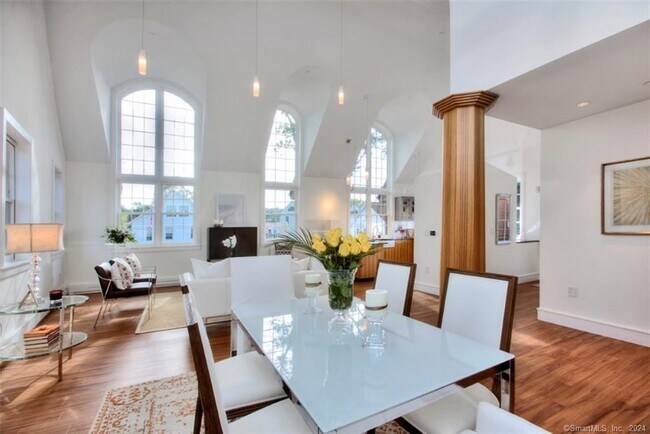 Building Photo - 5 Church Ln