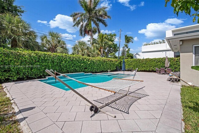 Building Photo - 1250 95th St