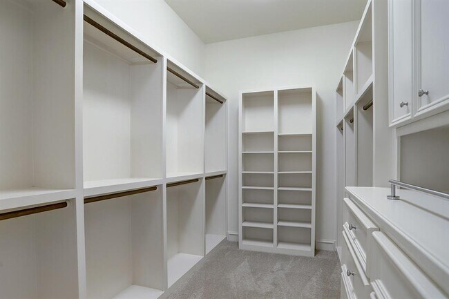 Building Photo - 127 E Bracebridge Cir