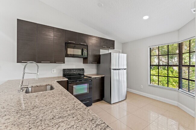 Building Photo - Charming 3-Bedroom Home with 2 Full Baths ...