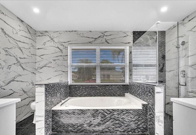 Building Photo - 2928 SE Bella Rd