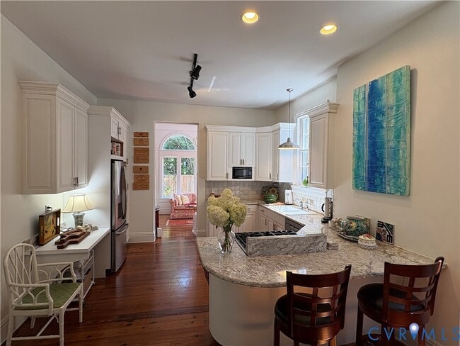 Building Photo - 2004 Hanover Ave