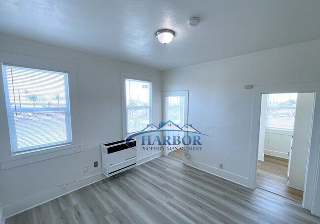 Building Photo - 341 W Amar St