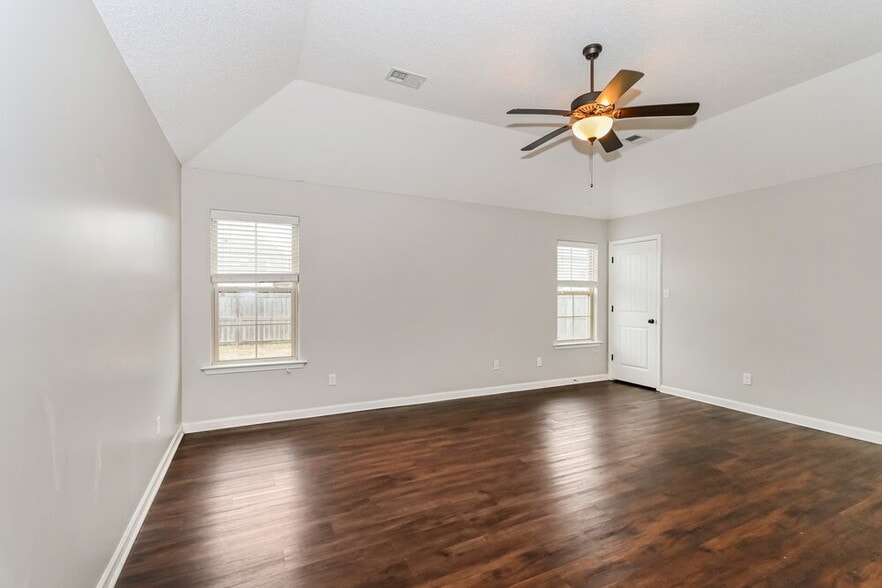 Building Photo - 9440 Darren Cir S