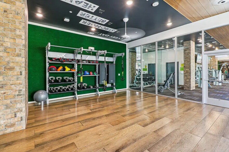 Building Photo - 3001 Crockett St