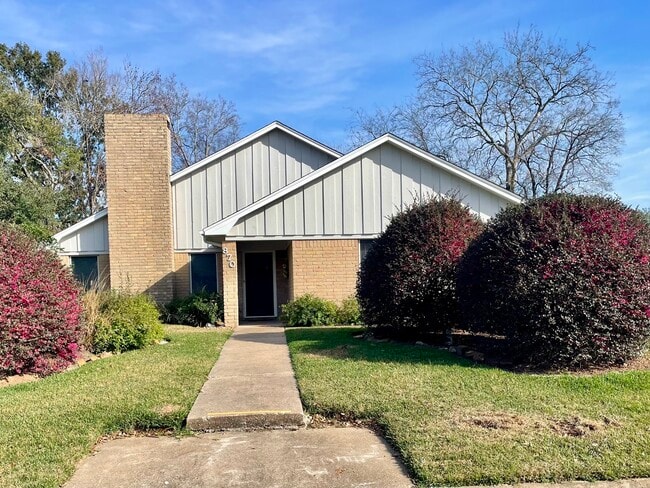 Building Photo - 870 Fenway Park