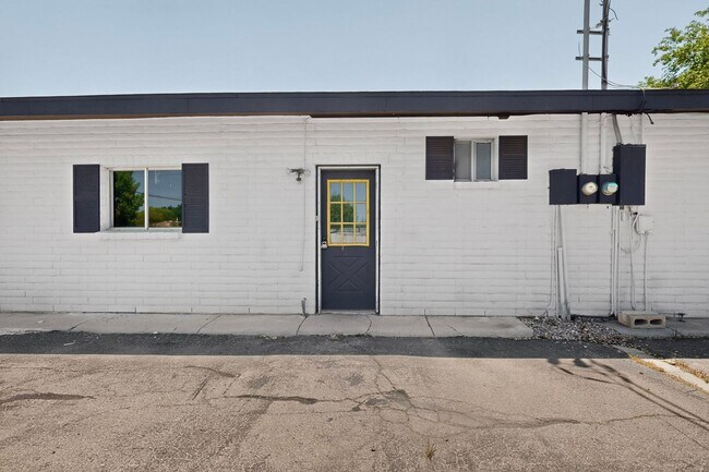 Building Photo - 824 Ortega Rd NW