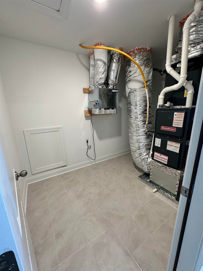 Building Photo - 686 Oyster Dr