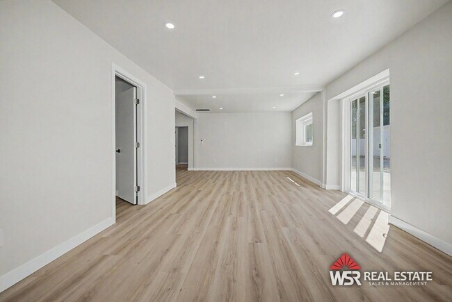 Building Photo - 3625 Everest Ave