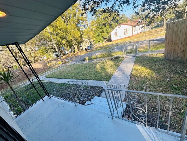 Building Photo - 3146 2nd St Cir