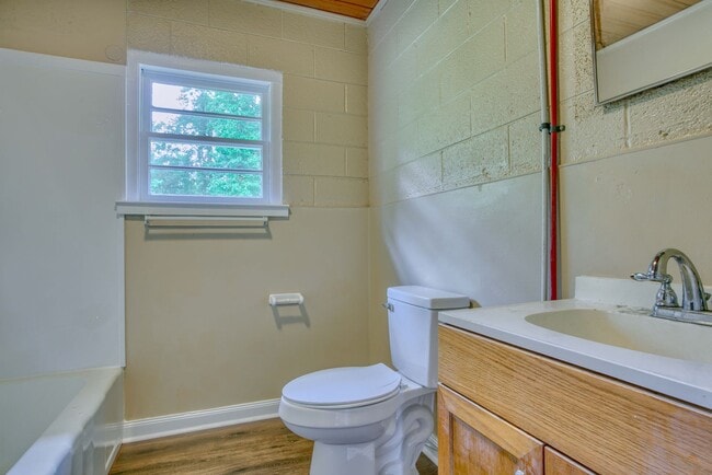 Building Photo - Charming 2-Bedroom Home for Rent