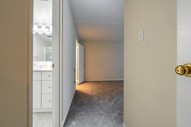 Building Photo - 501 N Bethlehem Pike