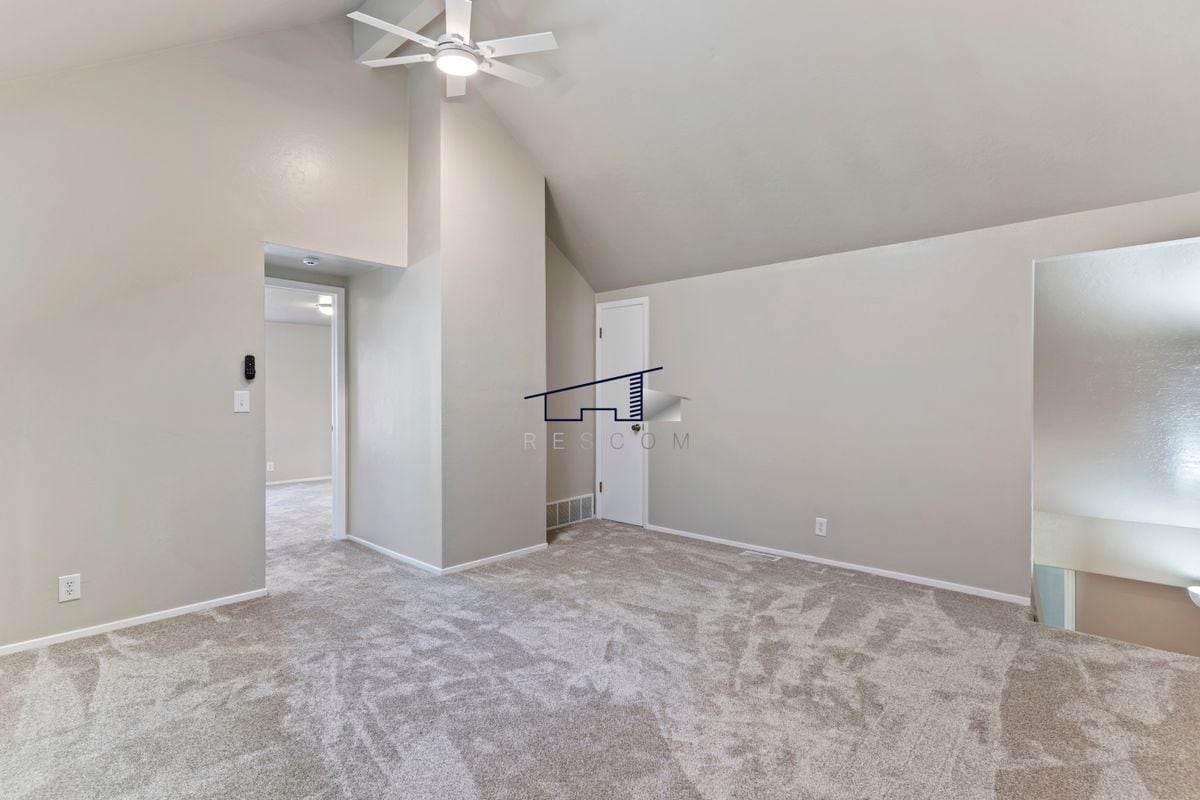 Building Photo - 26 White Barn Dr