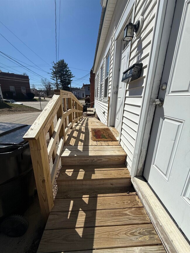 Building Photo - 42 Franklin St