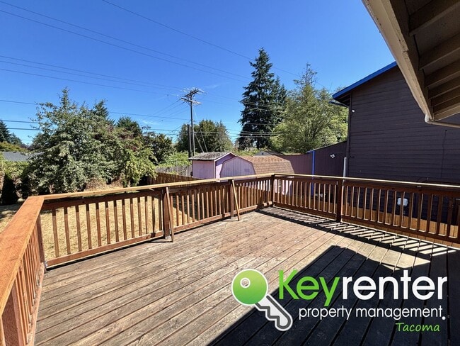 Building Photo - North Tacoma home located in Cul-De-Sac an...