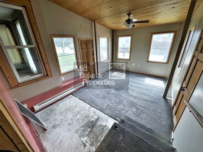 Building Photo - 517 N Duff St