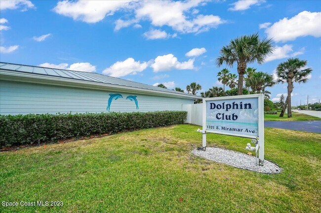 Building Photo - 1321 S Miramar Ave