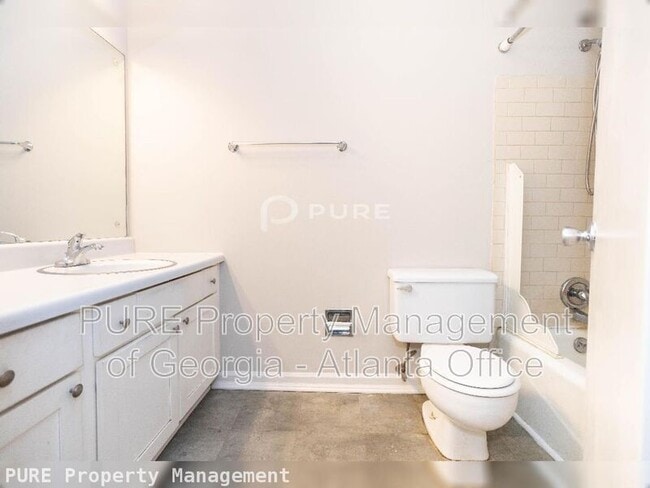 Building Photo - 772 Rogers Way SW