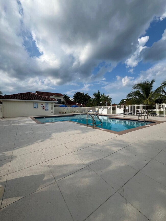 Building Photo - 3004 San Remo Cir