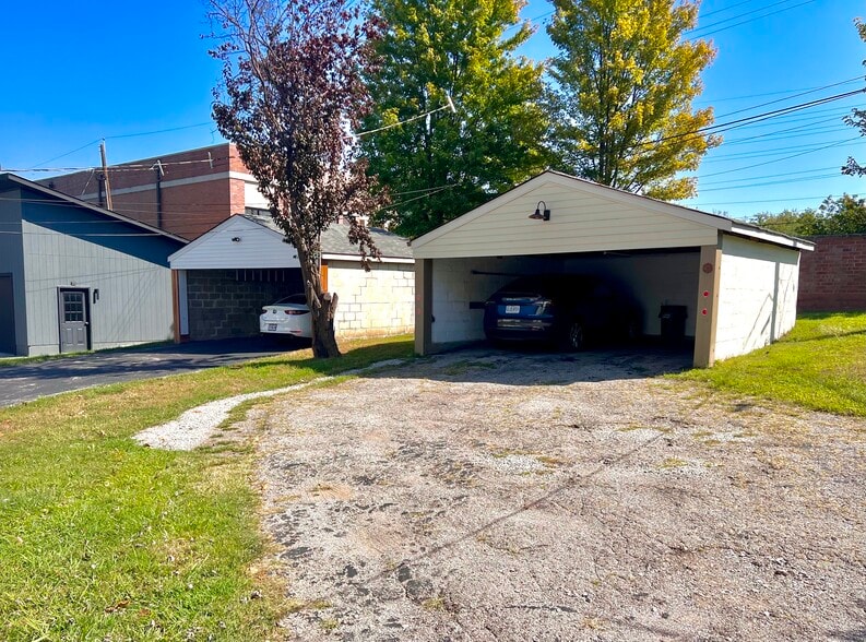 Building Photo - 1434 Woodland Dr