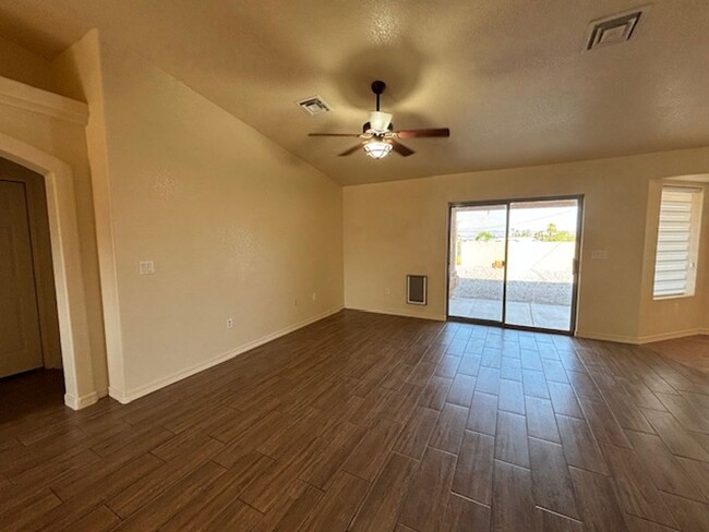 Building Photo - 3 Bedroom - 2 Bath Home