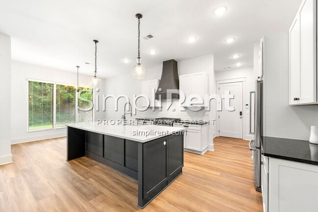 Building Photo - New 4/3 Home in East Point - 1st month fre...