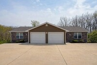 Building Photo - 3324 E St Charles Rd