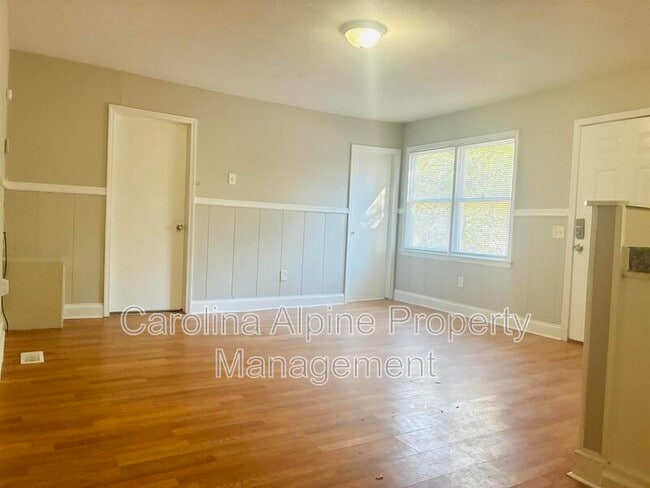 Building Photo - 807 Shaver St