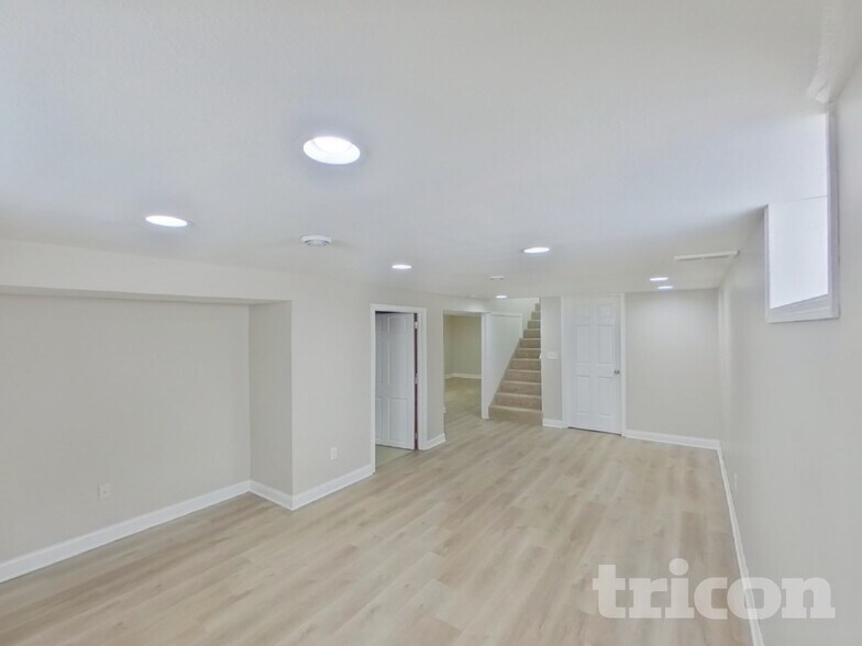 Building Photo - 6737 Upper 162nd St W