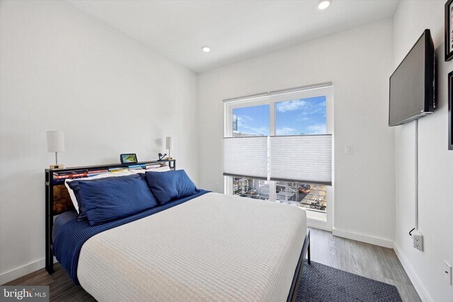 Building Photo - 1617 Ridge Ave