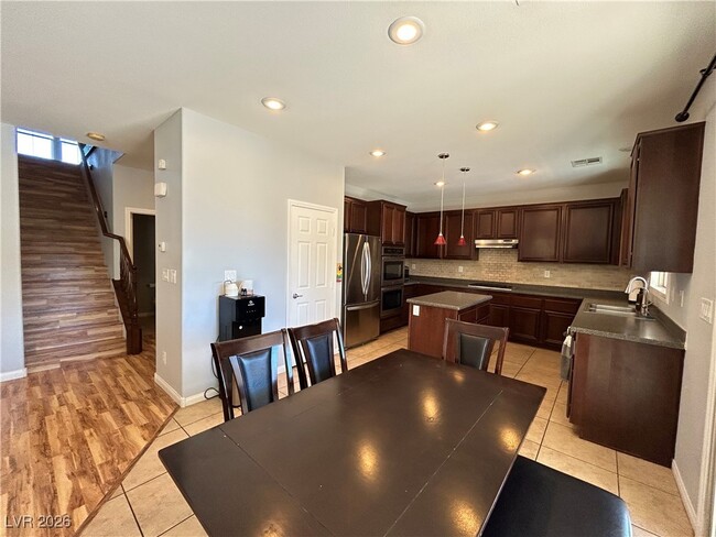 Building Photo - 5553 Fairmeade Way