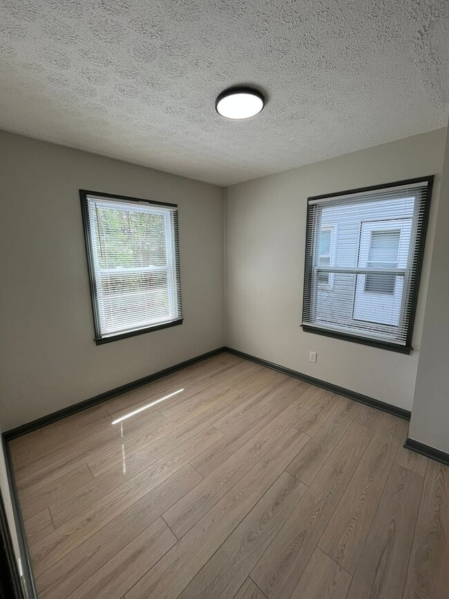 Building Photo - Beautifully Renovated 3BR Home with Modern Finishes & Spacious Living Areas