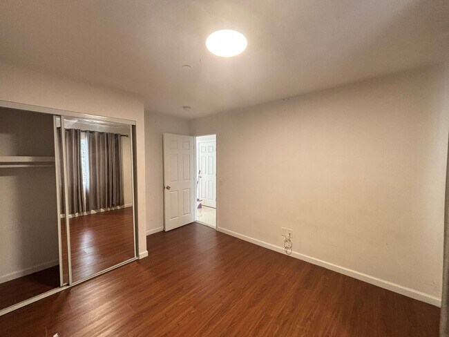 Building Photo - 1654B Olona Ln