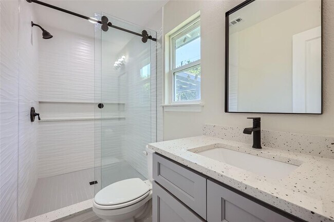Building Photo - 3501 Santa Fe Dr