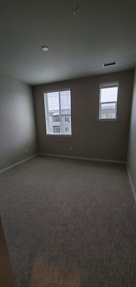 Bed roo - 420 E Fremont Pl