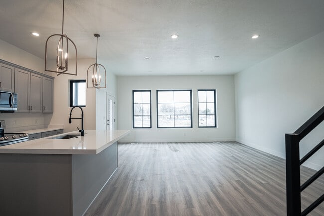 Building Photo - 5342 W Dosh Ln