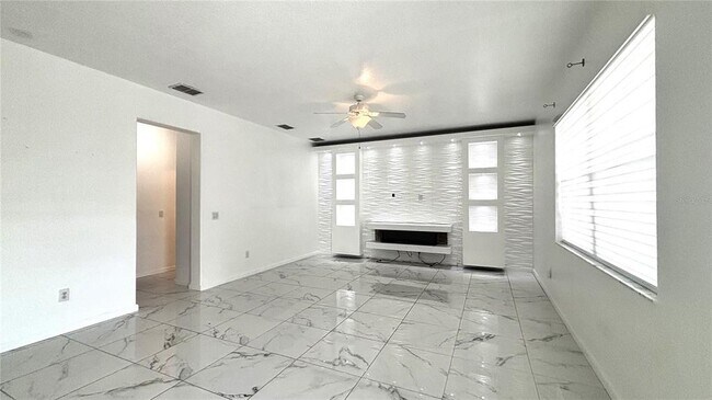 Building Photo - 910 Suffolk Pl