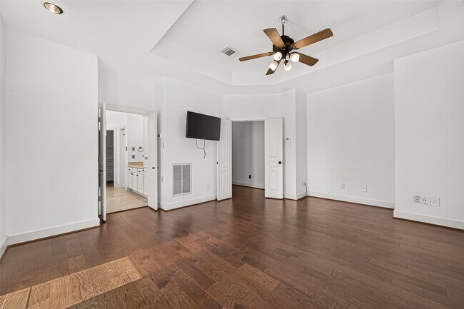 Building Photo - 6308 Schuler St