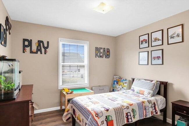 Building Photo - 3 Bedroom house with Finished Basement - Available August 2026